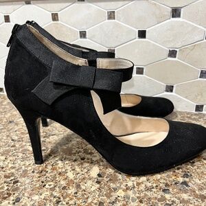 Pre-owned Nine West Black Zipper  Heel  size 10
